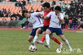 久常凉在比赛中手滑，球杆脱手刚好砸在了自己的小球上