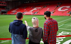 官方：英格兰名哨安东尼-泰勒将执法欧冠第4轮布鲁日vs巴萨